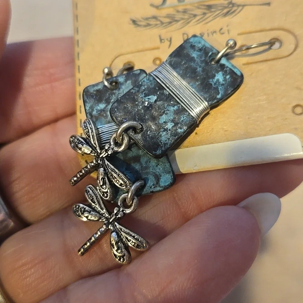 New Story by Davinci Dragonfly Earrings - Picture 5 of 5
